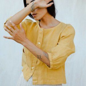 NWOT S Sugar Candy Mountain Daisy Top Mustard